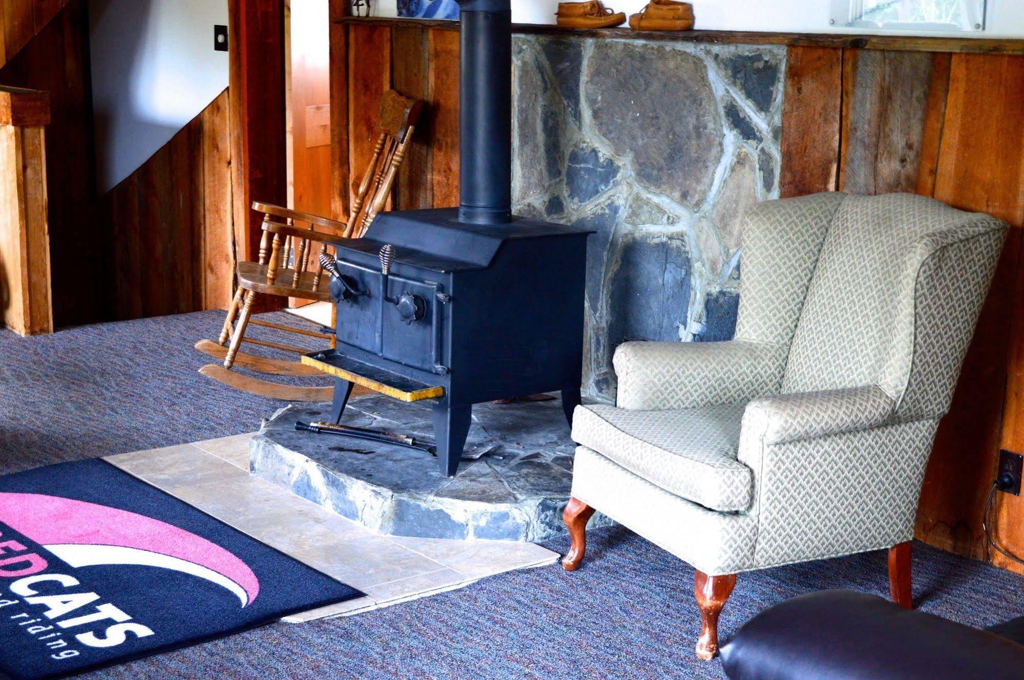 Red Shutter Inn Rossland Esterno foto